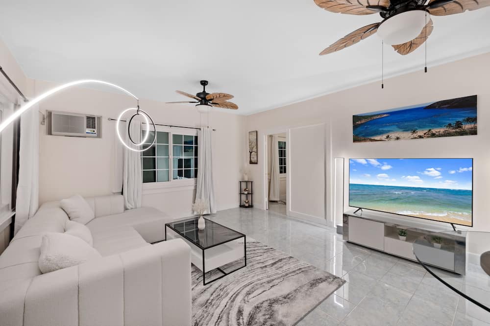 McCully - Moiliili House | Charming 4BR/2BA Hawaii House - Ideal for Families, Close to Attractions