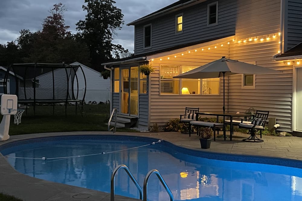 Saratoga Springs House | Saratoga Family Fun with pool, minutes to downtown and Saratoga racetrack