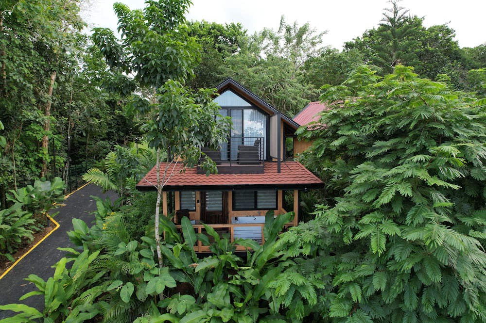 Monterrey Cottage | Unique Romantic Cabin With hot tub Surrounded by Forest, near La Fortuna