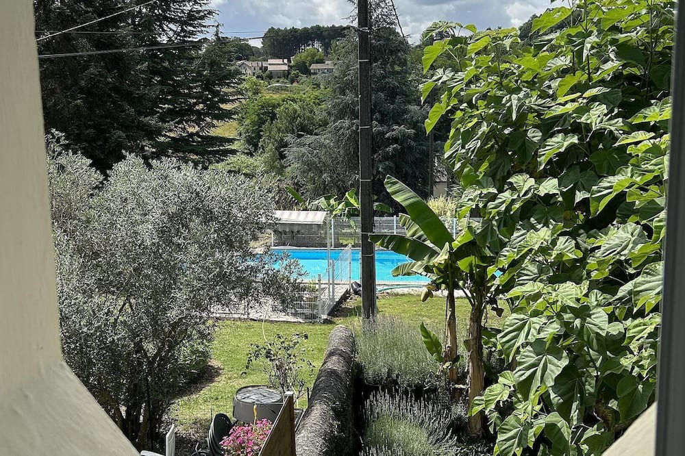 Verdelais Bed & Breakfast | Bed and Breakfast 'Chambres Dans L'entre 2 Mers' with Shared Pool, Wi-Fi and Air Conditioning