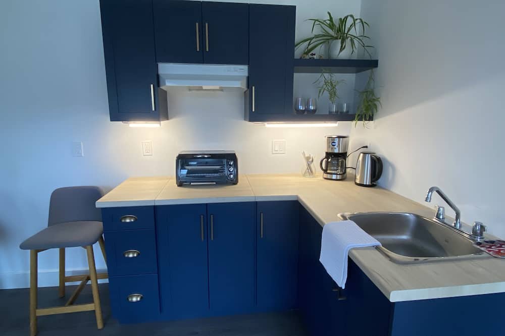 Guelph/Eramosa Cabin | The Celestial Nest tiny home- everything you need to get away