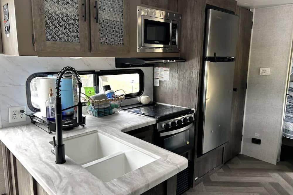Nancy House | Cozy camper less than a mile from the beautiful Lake Cumberland!