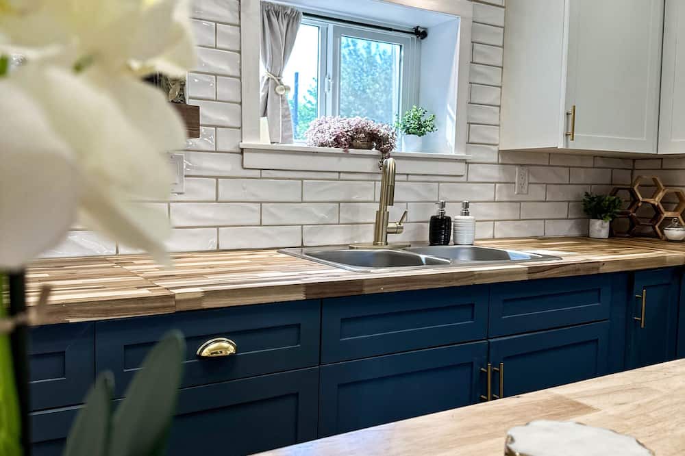 Regional District of Nanaimo Condo | Cedar Suite | Minutes From Departure Bay Ferry | Walkable to Downtown Nanaimo