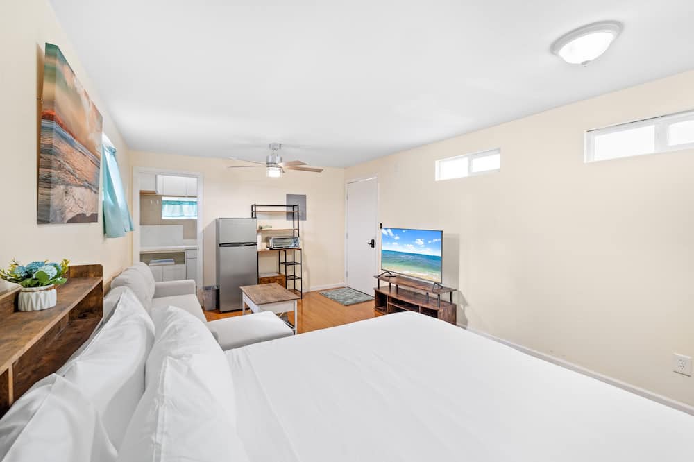 McCully - Moiliili House | Charming Studio Retreat in Hawaii - Perfect for Solo Travelers or Couples