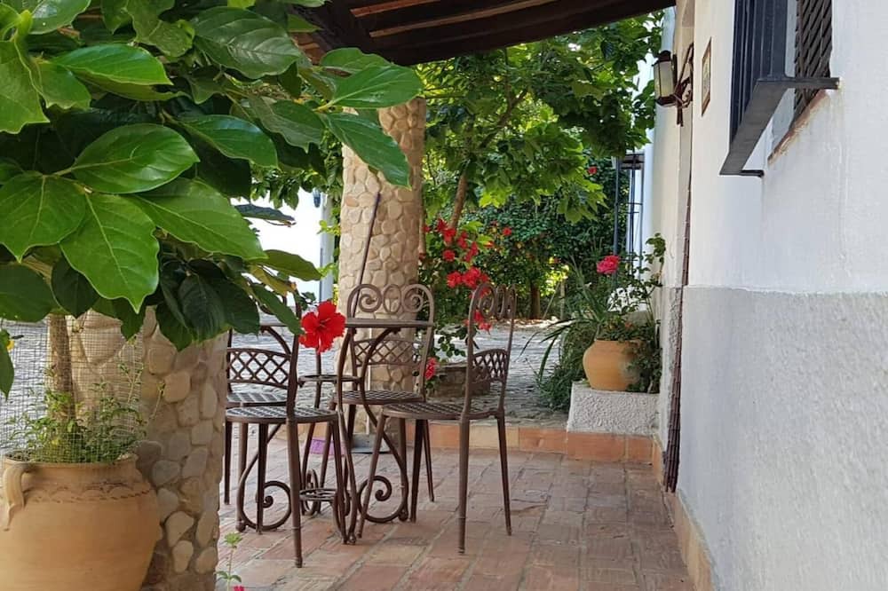Jimena de la Frontera House | Holiday Home 'Casa El Horno' with Mountain View, Private Pool and Wi-Fi