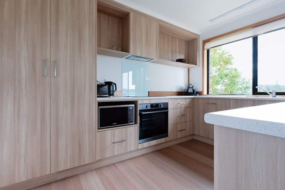 West Launceston Apartment | Bright and Beautiful Near the Gorge with Parking
