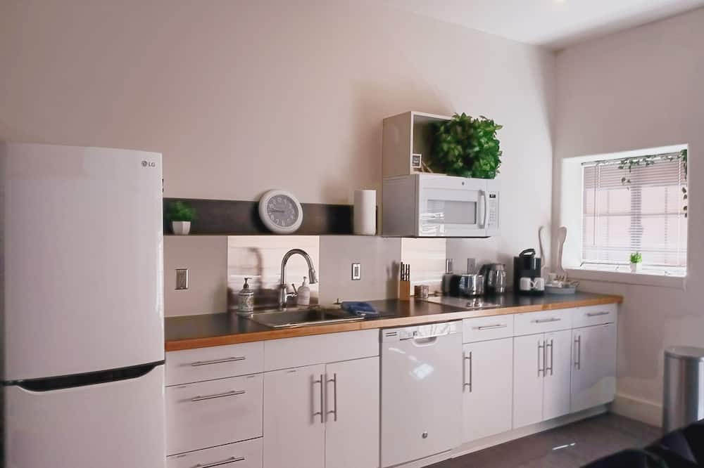 Tucson Apartment | cozy queen hideaway is located in the historical down town Tucson area.