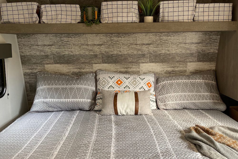 Delton House | Mullen Ridge Happy Glamper, enjoy the beautiful outdoors with indoor luxuries!