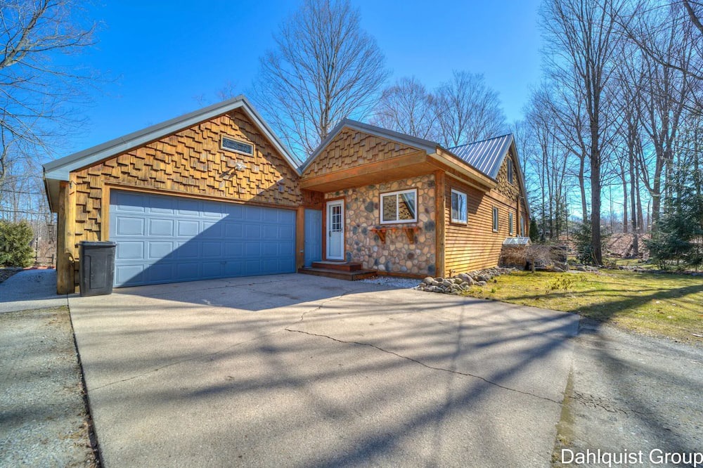 Hesperia Cabin | White River Trout House Hesperia MI Riverfront Cabin