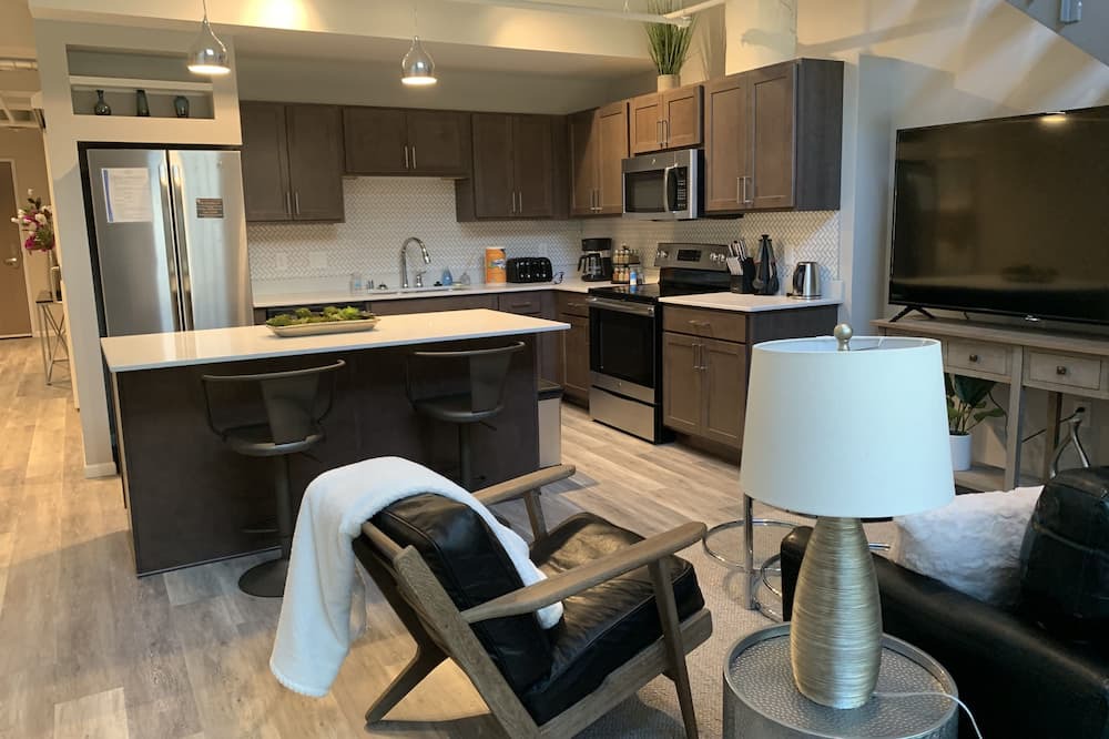 Downtown St. Paul Apartment | Downtown Furnished 2BR, 2BA Apt 103 by R7 Lofts