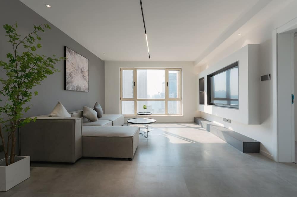 Huangpu Apartment | Walk 10 minutes to the Bund & People‘s Square & Yu Garden! 3 Bedrooms Apartment