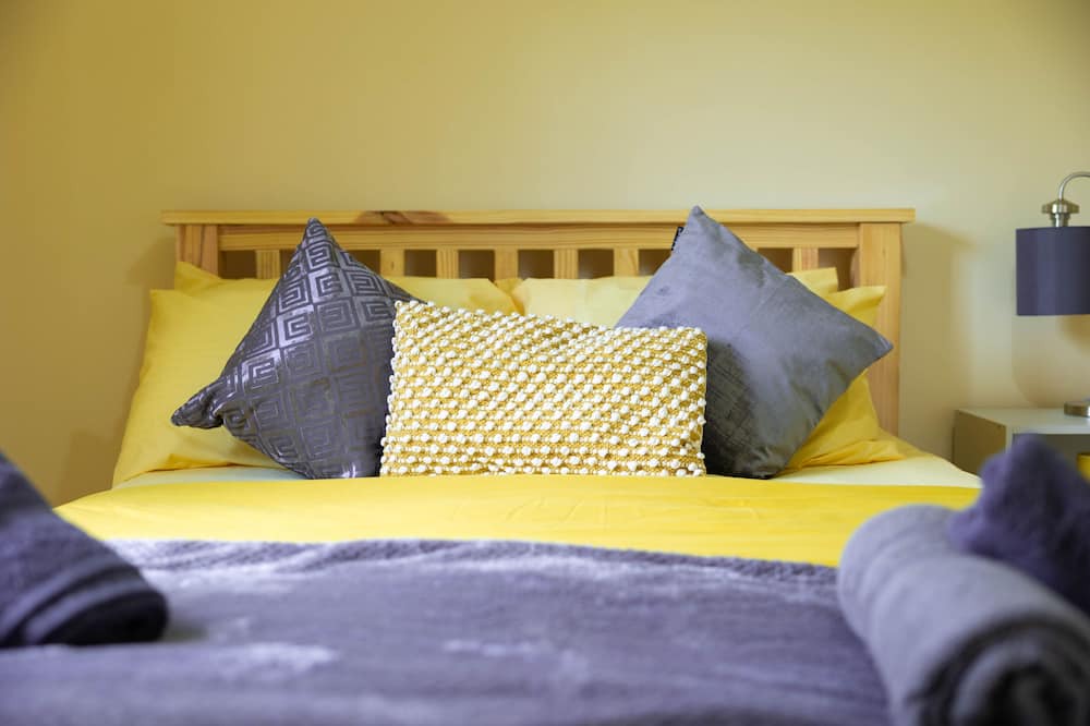 Kingstown House | Pierocks Highgate Entire house Free Parking and WI-FI