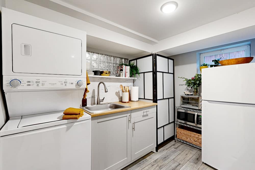 College Park Apartment | Home near downtown College Park with patio, streaming, kitchenette, W/D, & AC