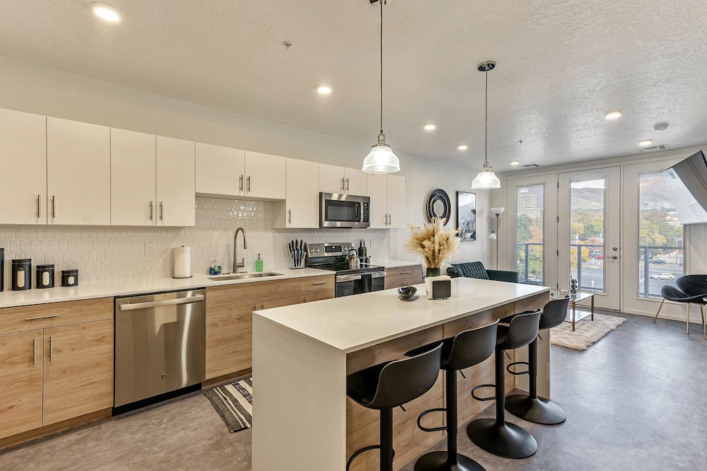 Lower Avenues Apartment | Views/TOP Floor/1BED Apartment/GYM/GARAGE Parking