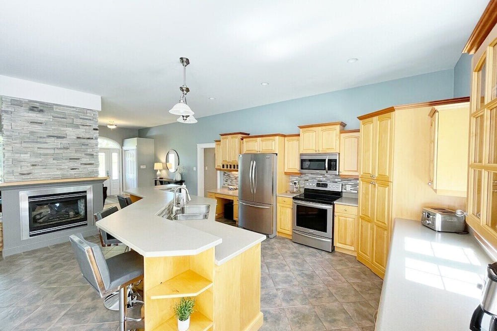 Fredericton House | This house is a 3 bedroom(s), 2.5 bathrooms, located in Richibucto Road, NB.