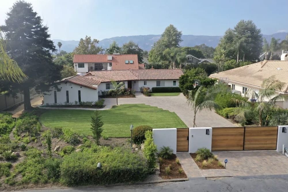 Santa Barbara House | Luxury beach stay- pool, spa, private beach