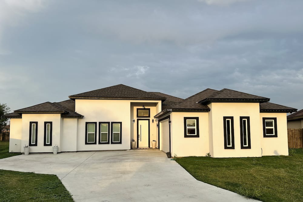 Brownsville Cabin | Entire New Home in Brownsville