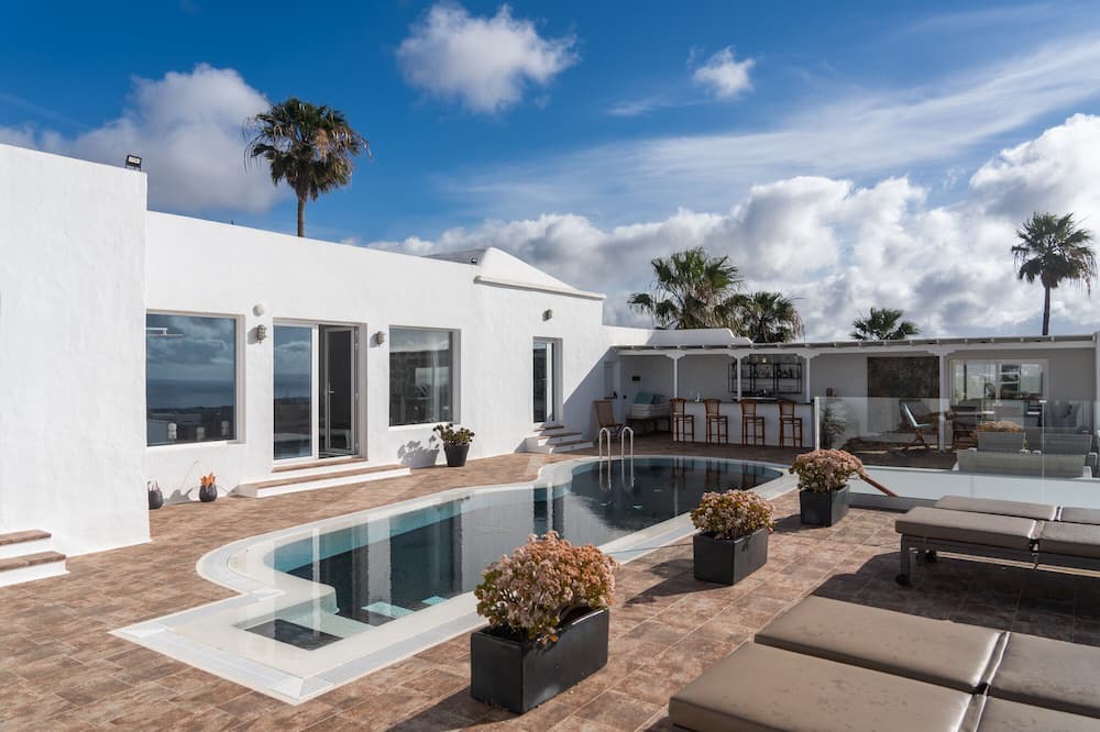 Macher Villa | Vacation Villa 'Casa Serena Luxury' with Sea View, Wi-Fi and Air Conditioning