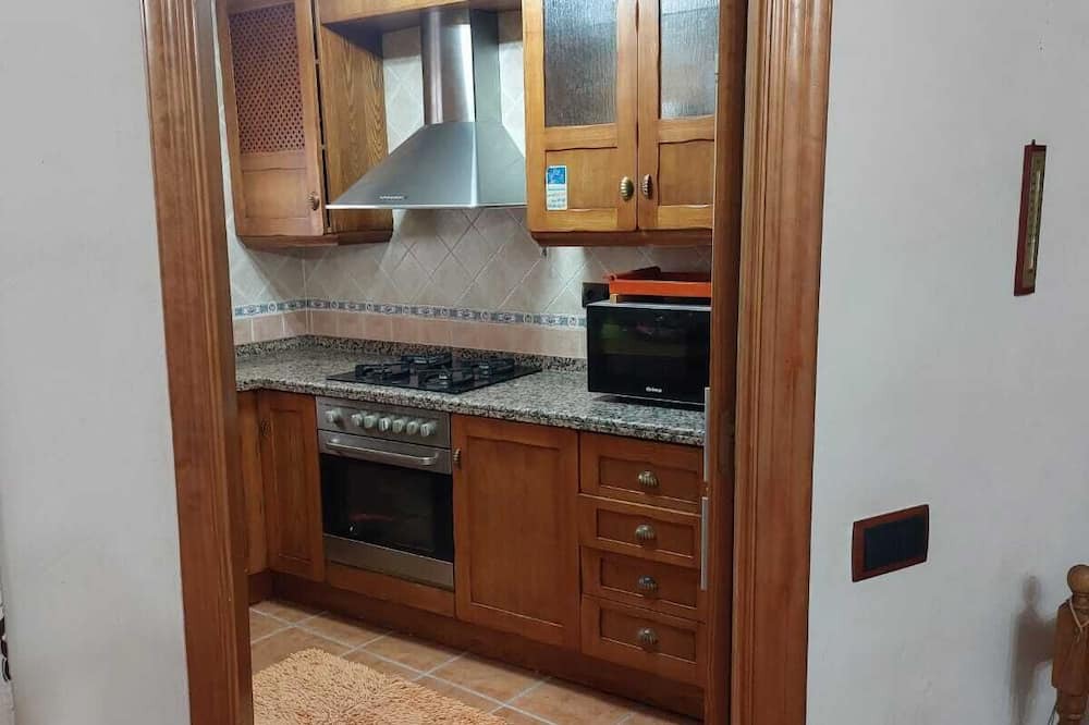 Castril Apartment | Holiday Apartment "Casa Rural La Parra Castril 1 Bajo" with Mountain View, Terrace & Wi-Fi