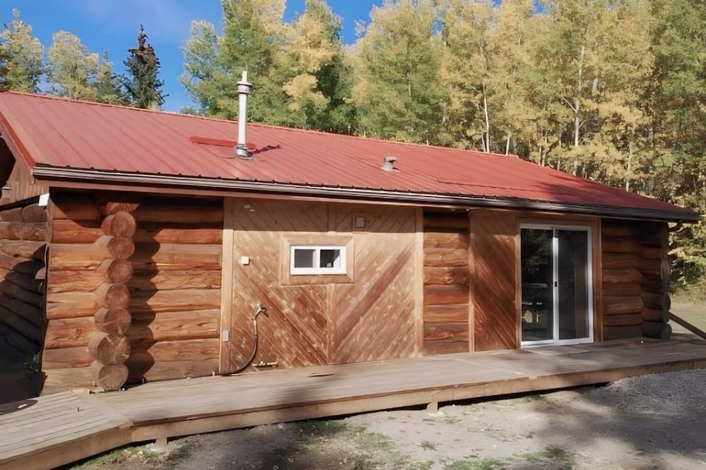 Central Alberta Cabin | Cozy Log Guesthouse with River Views