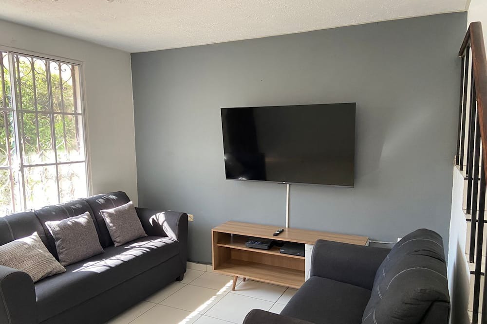 Santa Ana House | Charming 3-bedroom house in enchanting Santa Ana with AC, WiFi