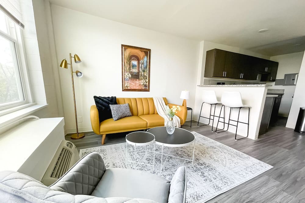 Corryville Apartment | Sleepover: Luxurious 1BD/1BA + Gym - Cincinnati