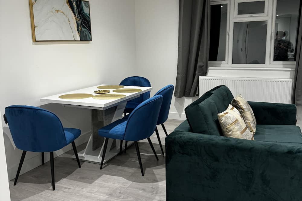 Ashford Apartment | Airport Ease Retreat at Heathrow