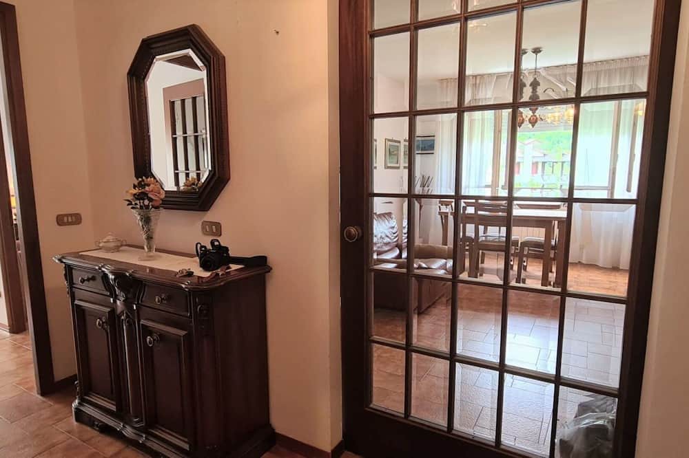 Maglietola Apartment | Apartment in Monzone with 2 bedrooms sleeps 5
