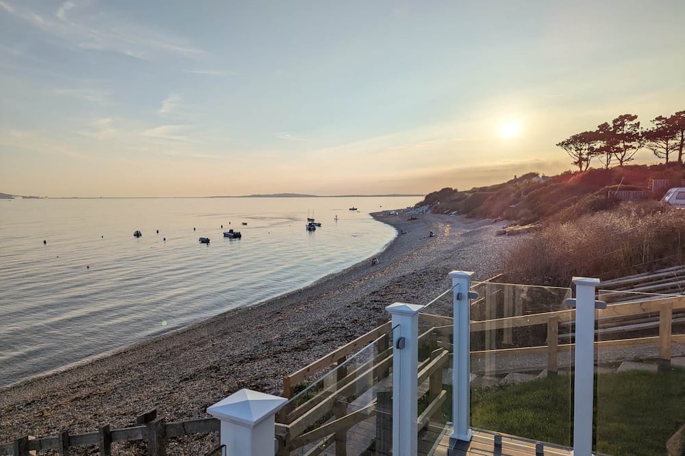 Holworth Cabin | Avon - Creek Caravan Park Ringstead - Dog Friendly