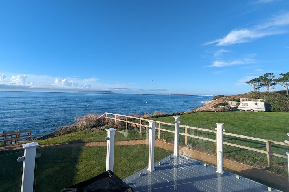 Holworth Cabin | Moselle pitch 24 Creek Caravan Park