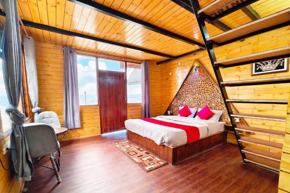 Fagu Cottage | Family Room with Mountain View - Snowind Cottages