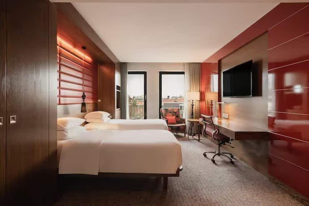 The Hague Center House | Unwind and Indulge In Our Oasis! Pet-friendly Property!