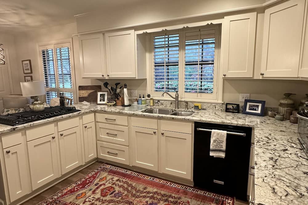 Hattiesburg House | Midtown location convenient to all Hattiesburg has to offer!