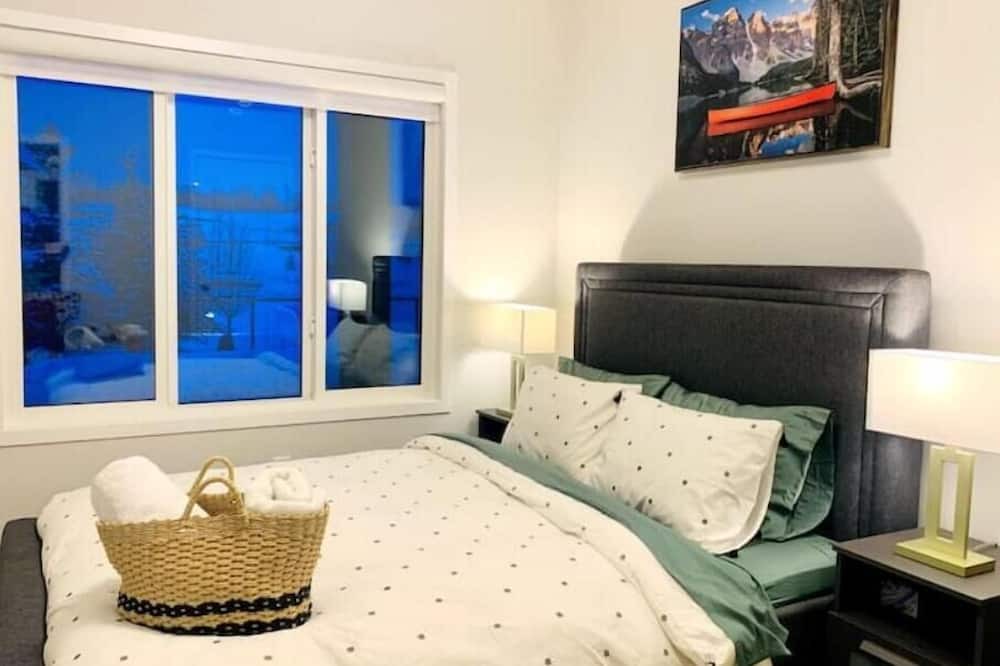 Keith Apartment | Scenic Waterfront Guest Suite, near Banff & Ski