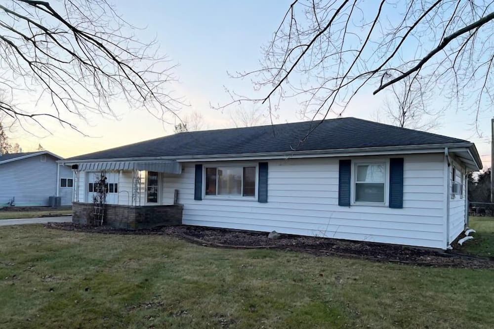 Fort Wayne House | Cozy Essentials Home right off I469