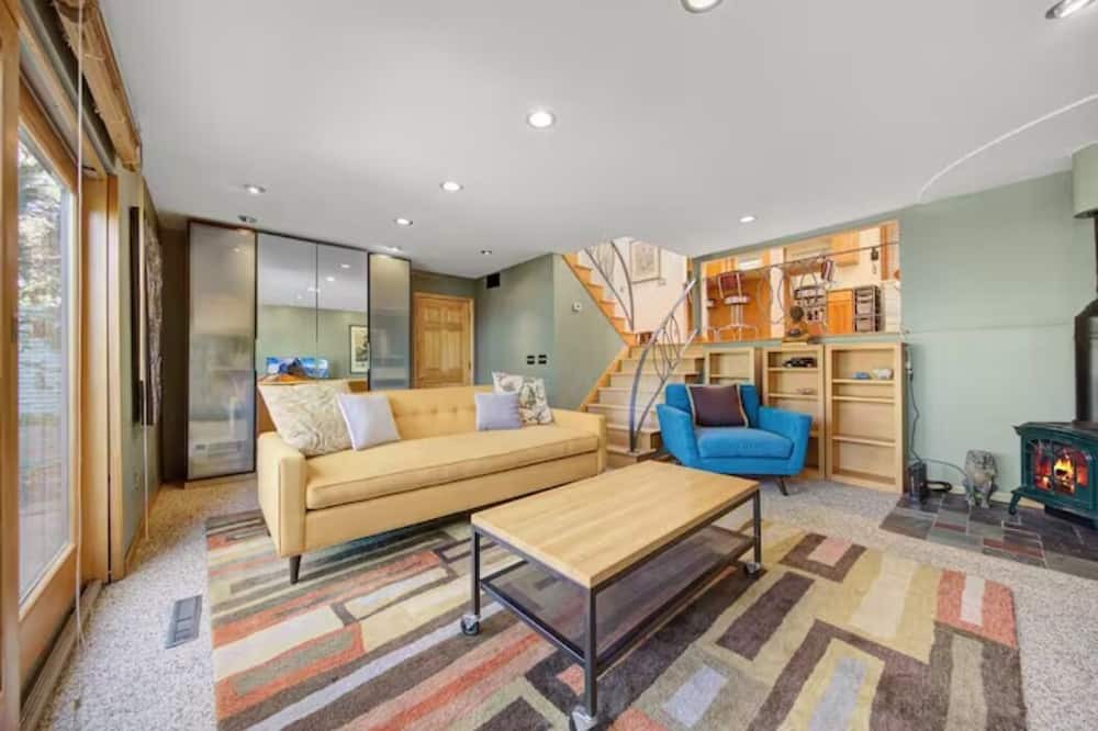 Cedar-Isles-Dean House | Uptown mpls 4-bedroom house near lakes and downtown mpls!
