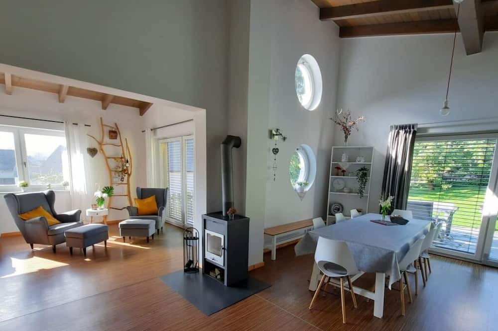 Auerbach-Erzgebirge Apartment | Relaxing holiday home in the Ore Mountains