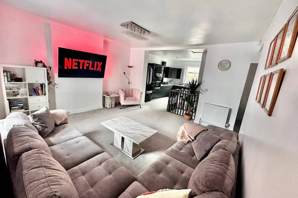 Rochdale Apartment | Inviting 2-Bed Apartment in Rochdale
