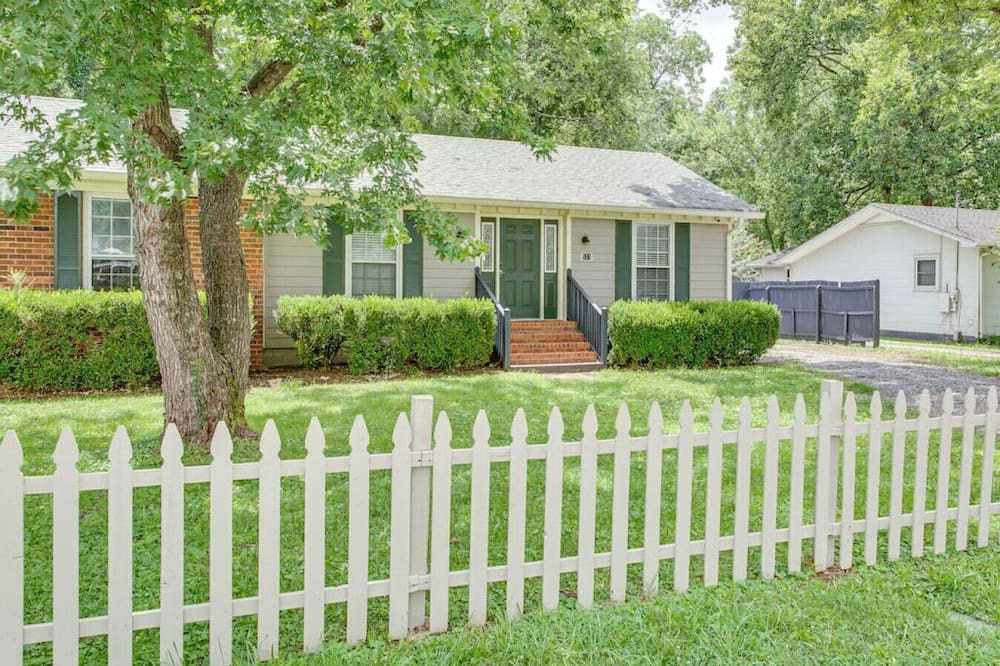 Murfreesboro House | Sunset Cottage: 2 bed 1 bath, Pet-Friendly.