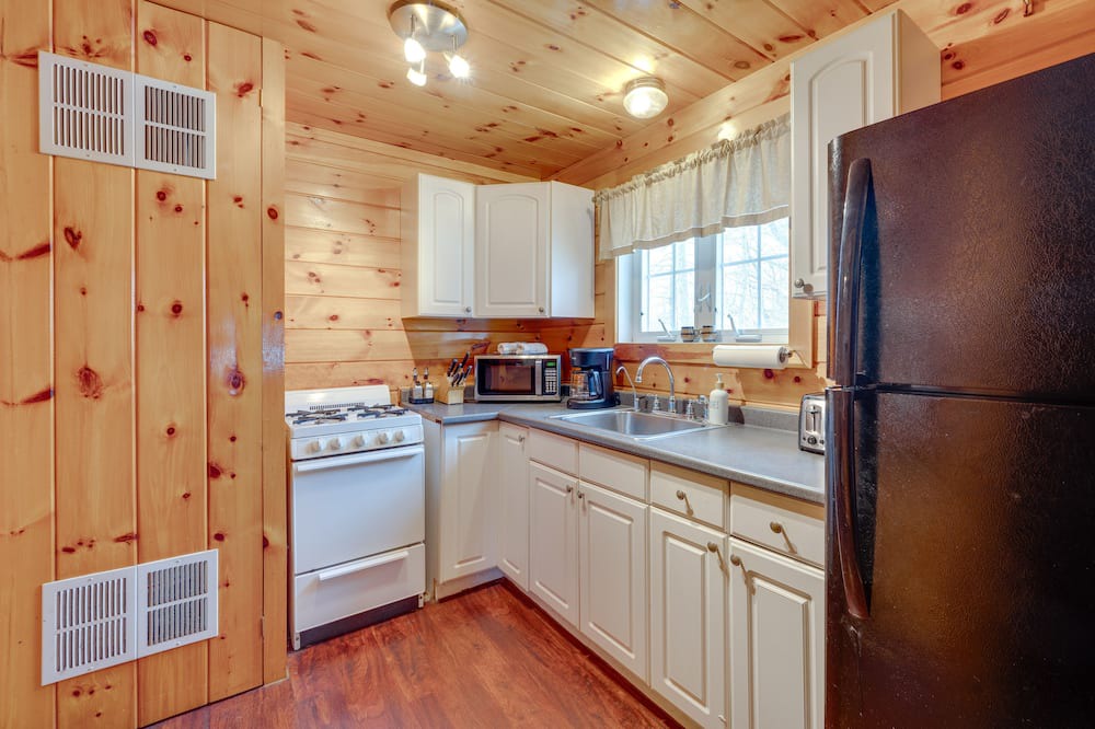 Weirs Beach Cabin | Laconia Cabin Rental < 1 Mi to Lake Winnipesaukee!
