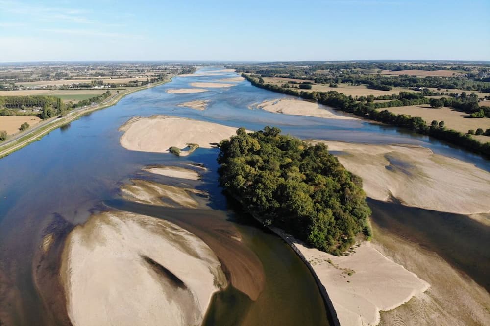 Saint-Remy-la-Varenne House | Country house being renovated in a village on the banks of the Loire.