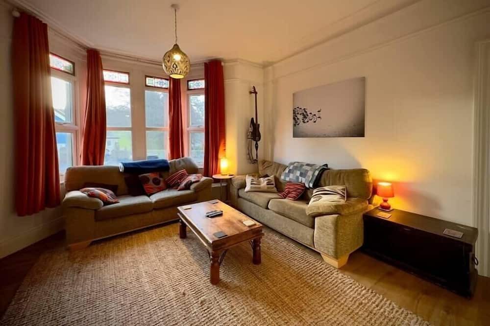 Brislington Cottage | A Victorian Charm with Modern Comforts