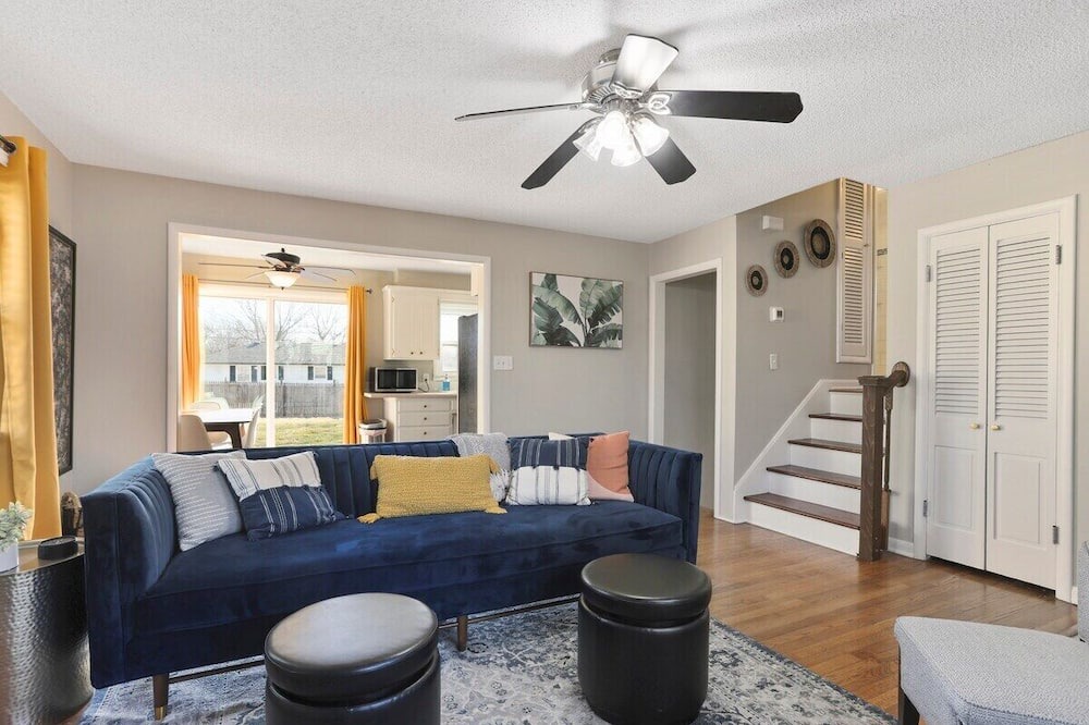 Lee's Summit House | Charming Home <1mile From Downtown Lees Summit