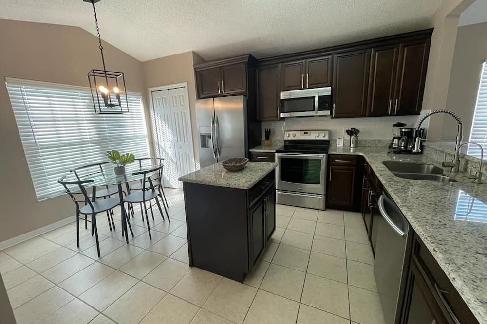 Westridge House | Renovated Mickey's Pool Villa near Disney