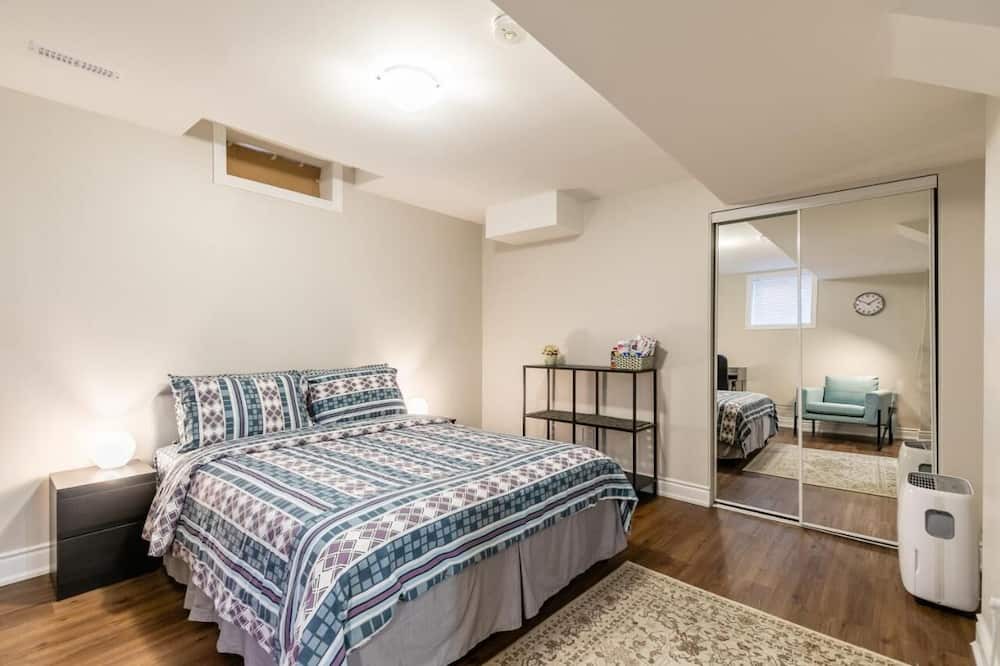 Central Erin Mills House | Spacious Basement in Mississauga