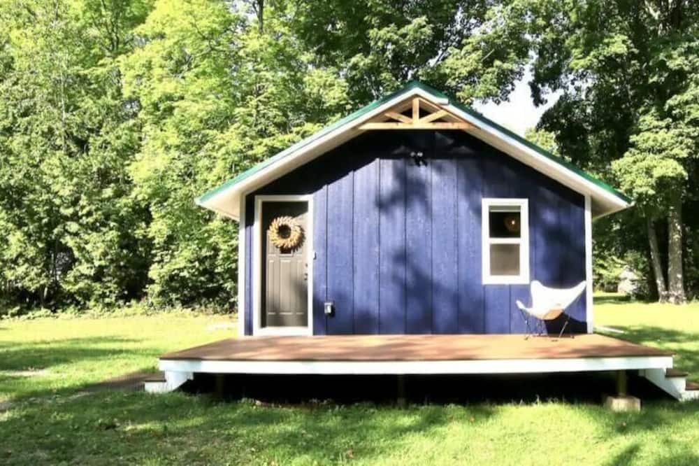 Escanaba House | Little Blue by the bay - 1BR Cabin - Escanaba