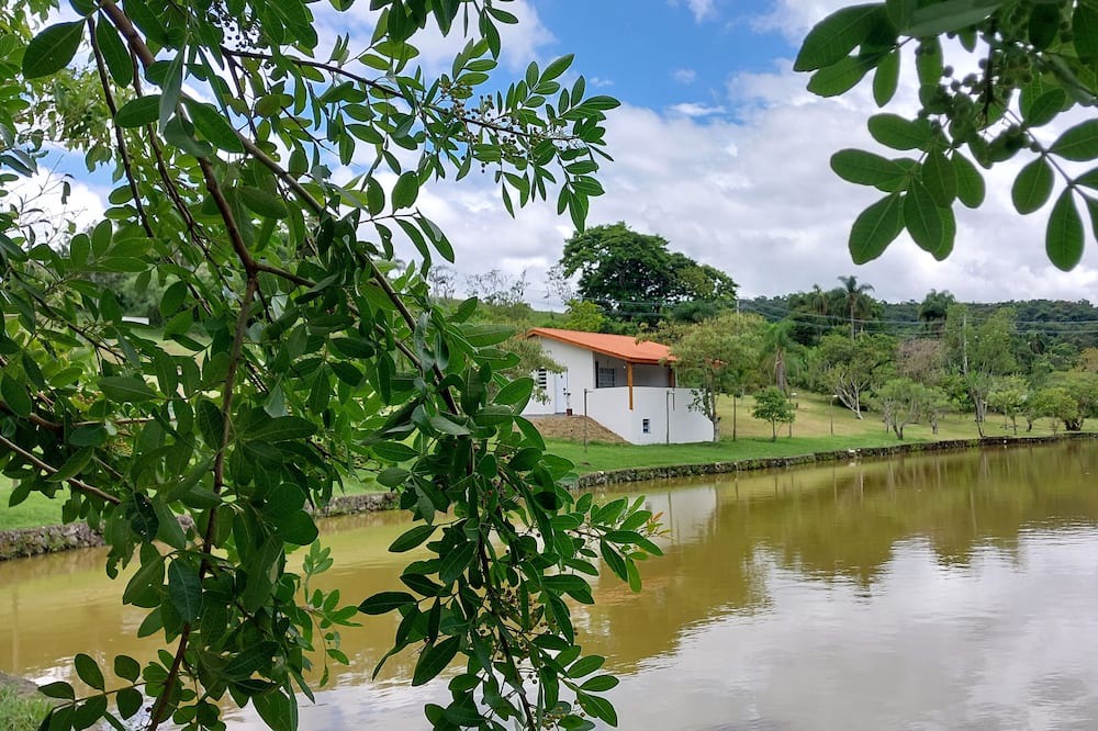 Sao Roque Ski Chalet | Casa em Frente a um Lago, Próximo a Rota do Vinho em São Roque - SP
