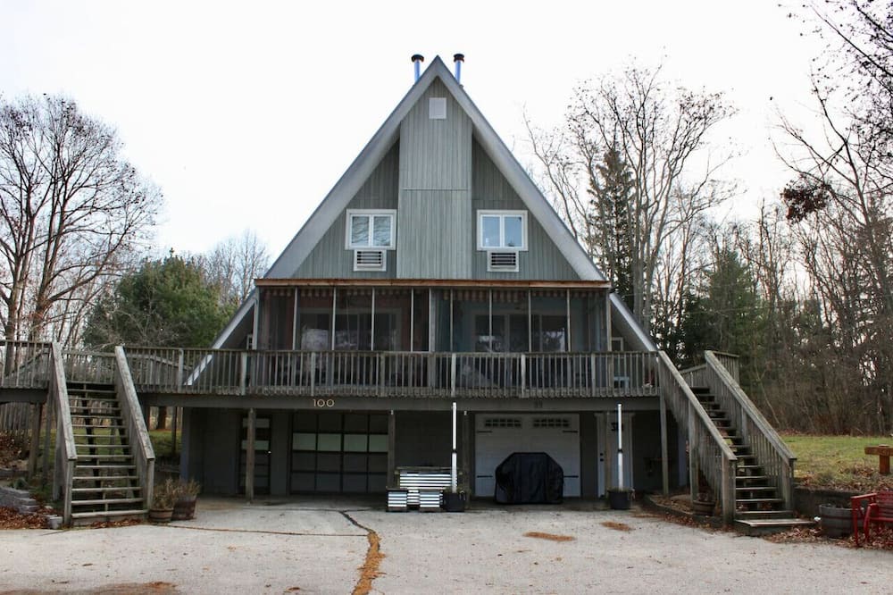 Stevensville House | Chalet on the Lake 100 w/ Beach Access, Pools, Sport Courts, Fishing Pond & more!