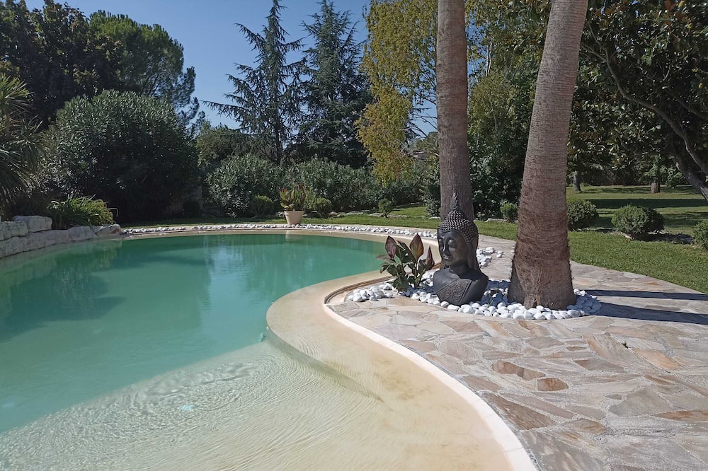 Campagne Villa | Homerez - Villa for 6 ppl. with swimming-pool, garden and terrace at Campagne
