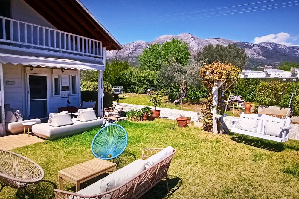 Eretria Other | Farmhouse with pool minutes from the beach